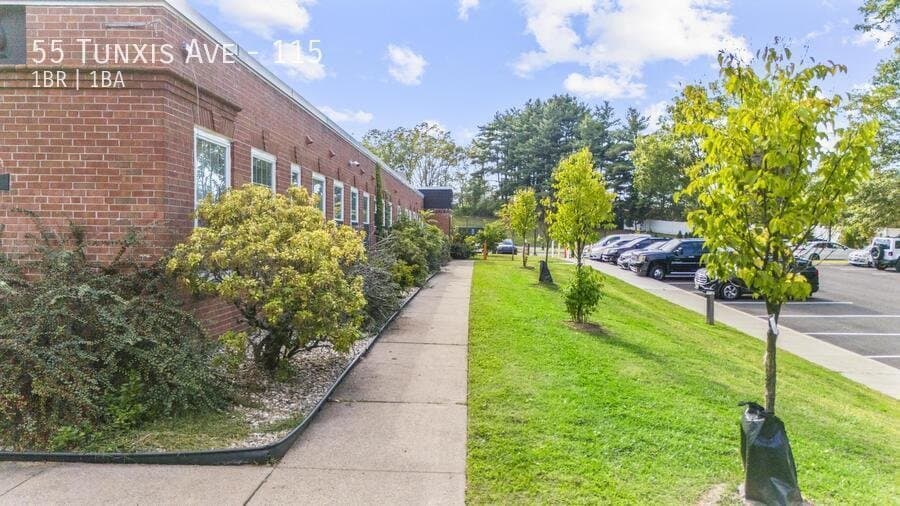 Bloomfield Apartment: 55 Tunxis Ave