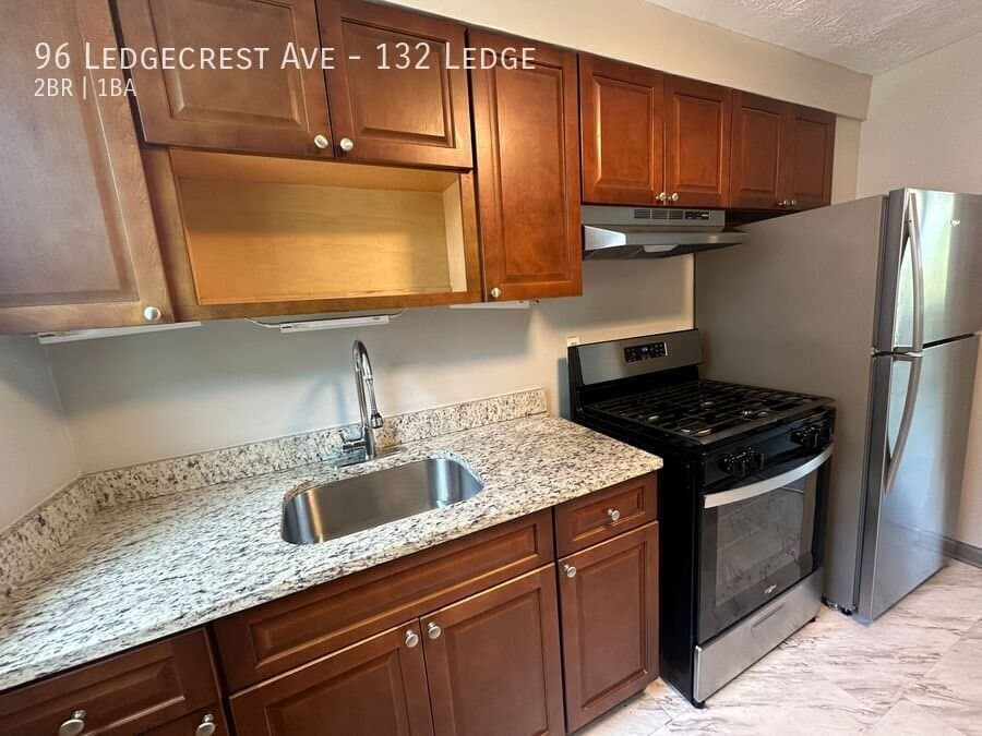 New Britain Apartment: 96 Ledgecrest Ave