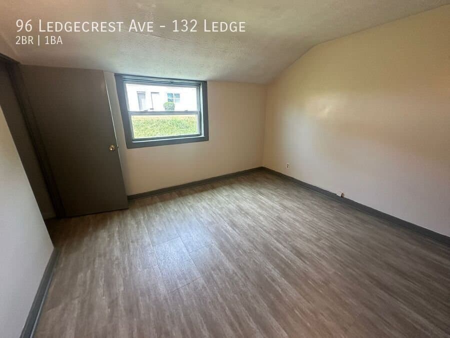 New Britain Apartment: 96 Ledgecrest Ave