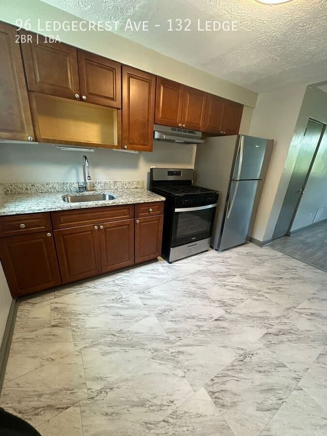 New Britain Apartment: 96 Ledgecrest Ave