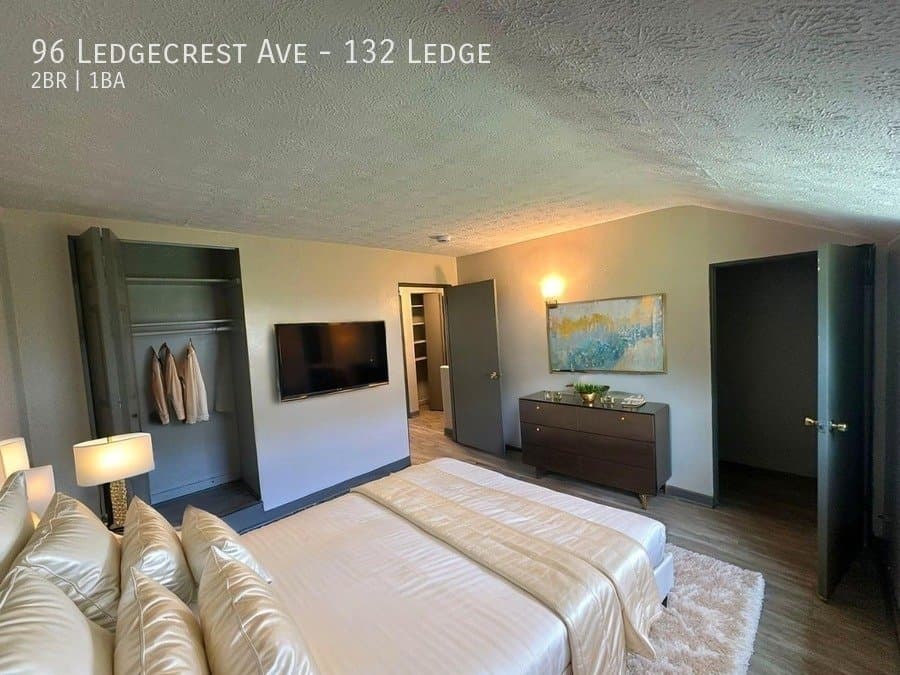 New Britain Apartment: 96 Ledgecrest Ave