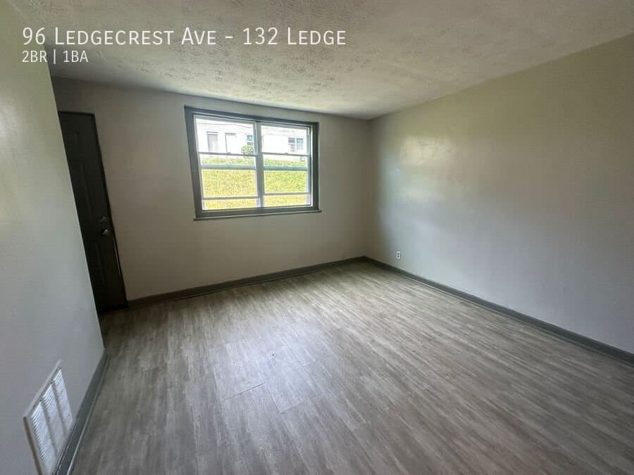 New Britain Apartment: 96 Ledgecrest Ave