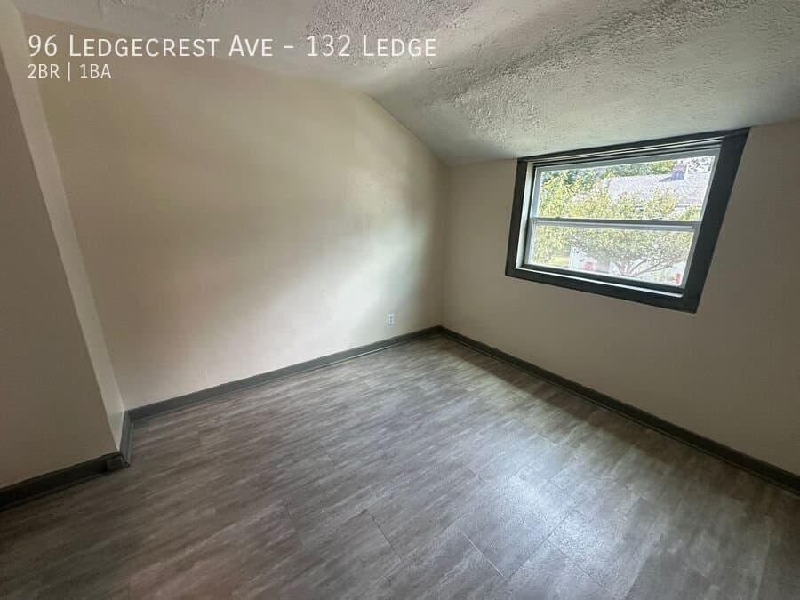 New Britain Apartment: 96 Ledgecrest Ave
