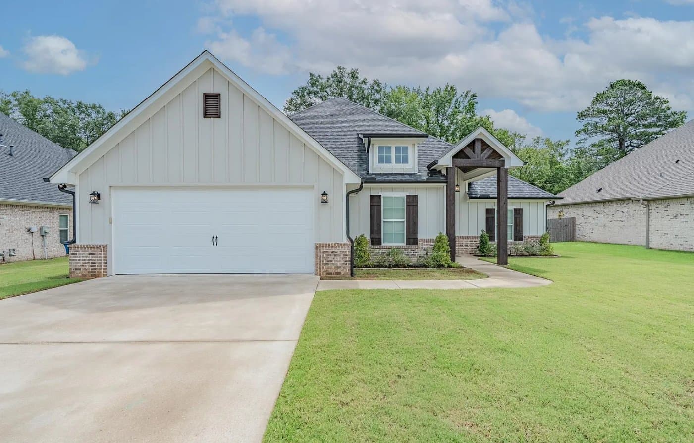 Whitehouse House: 807 Redwing Way