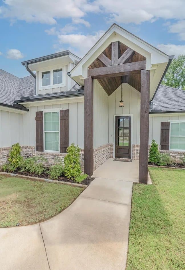 Whitehouse House: 807 Redwing Way