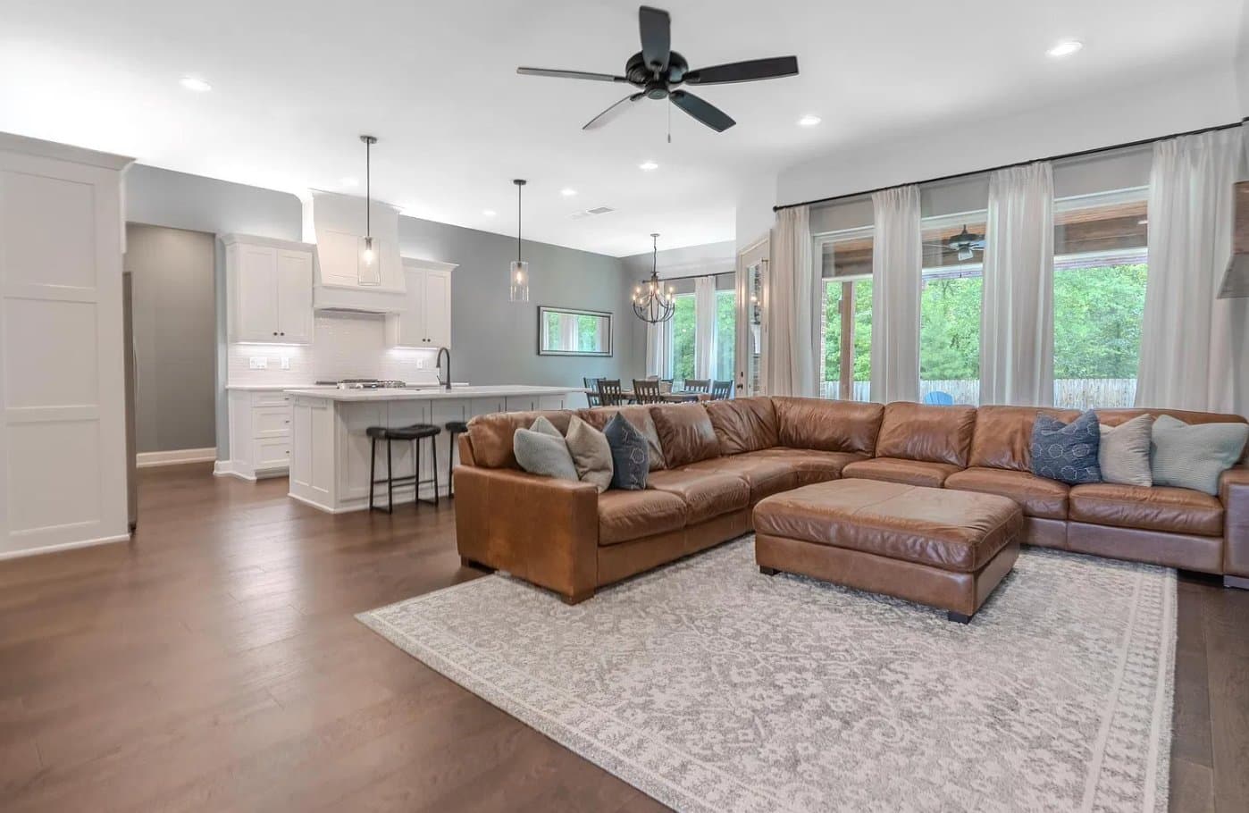 Whitehouse House: 807 Redwing Way