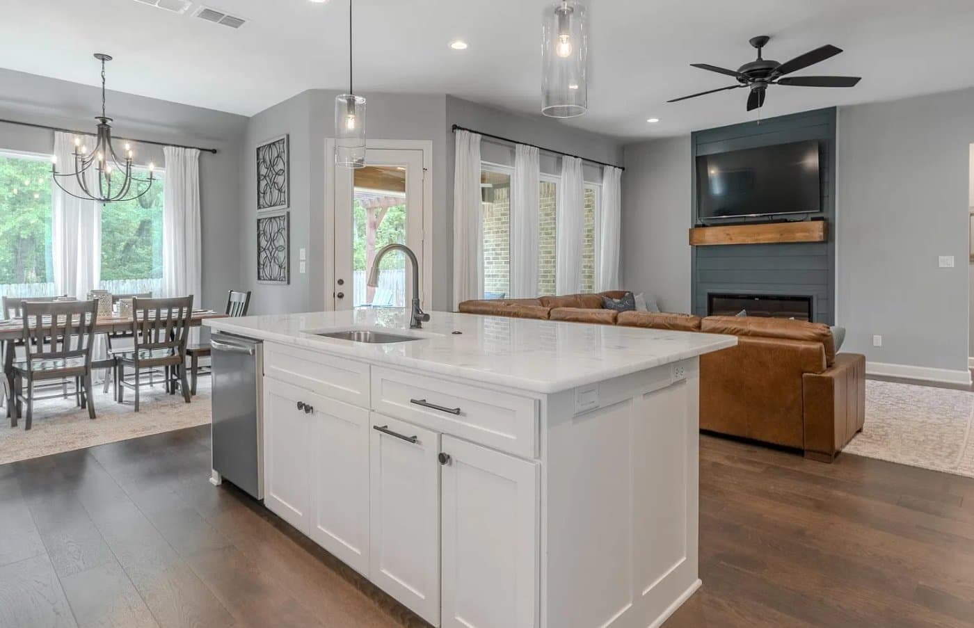 Whitehouse House: 807 Redwing Way