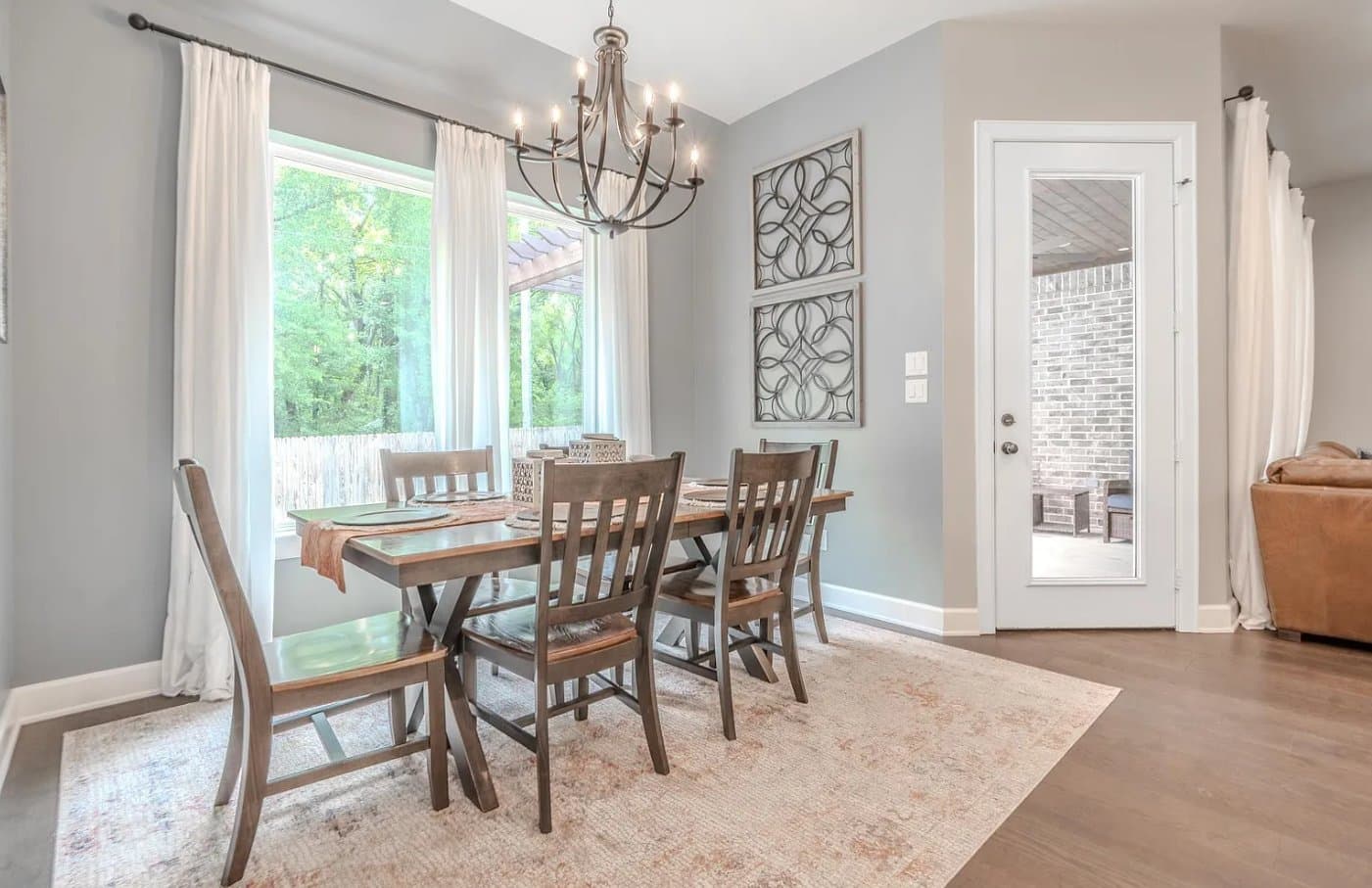 Whitehouse House: 807 Redwing Way