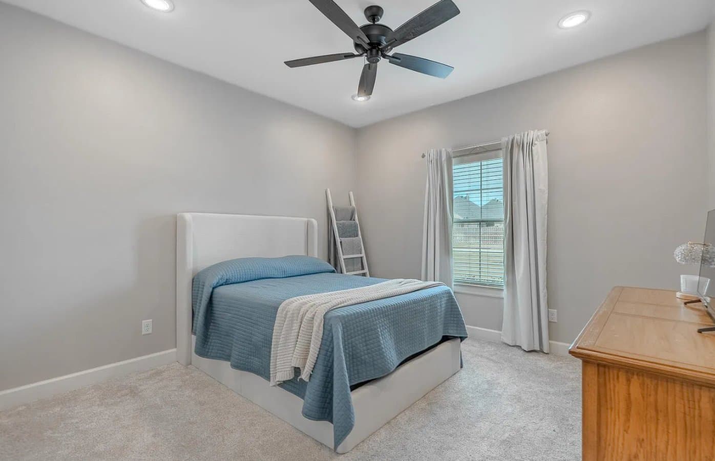 Whitehouse House: 807 Redwing Way