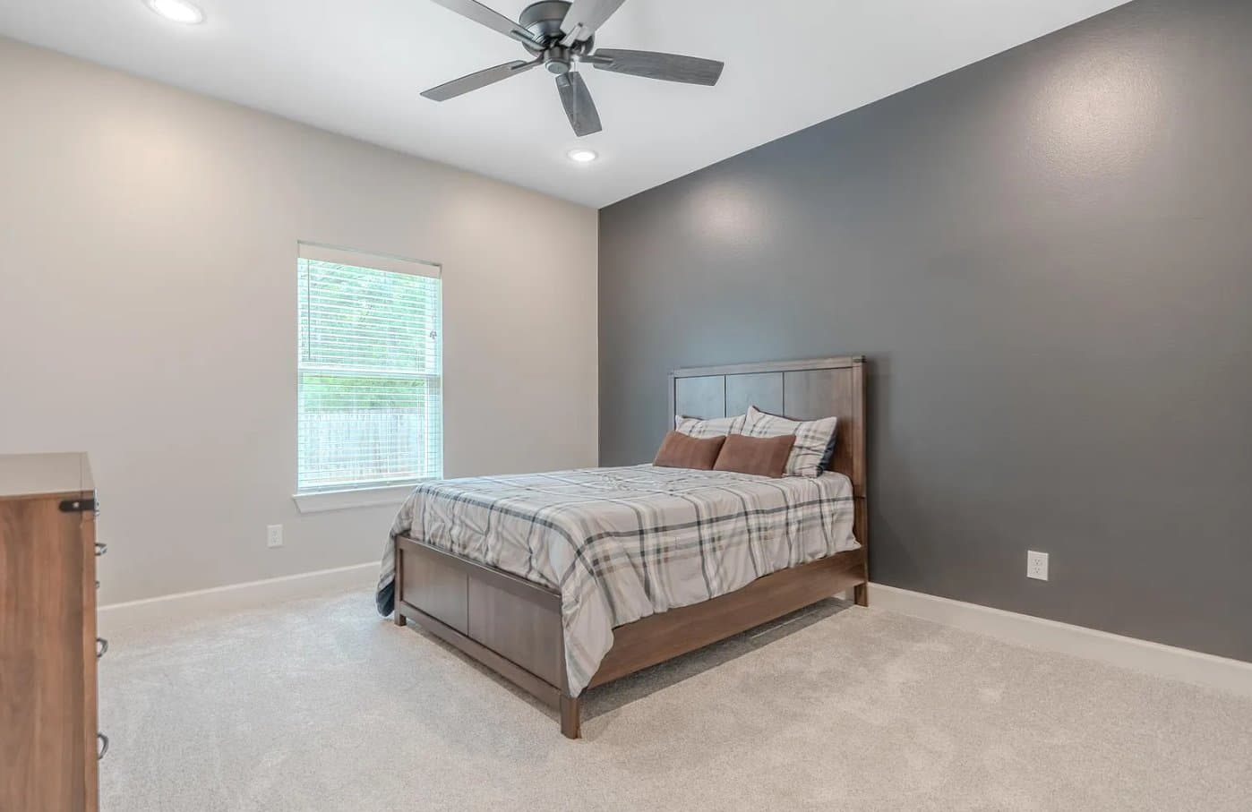 Whitehouse House: 807 Redwing Way