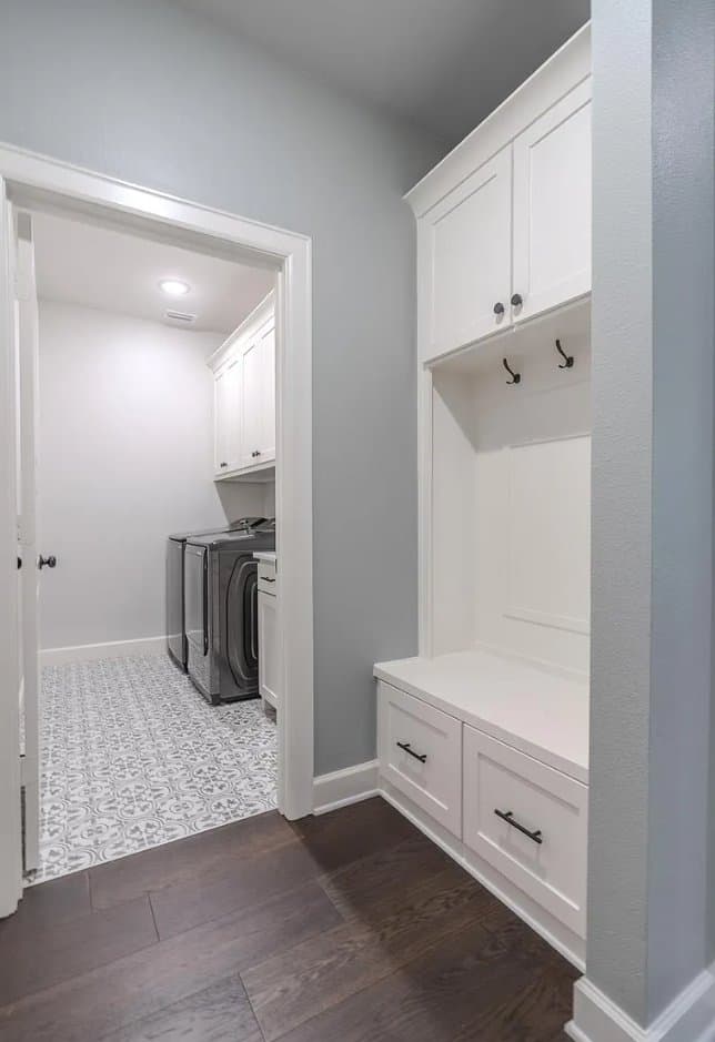Whitehouse House: 807 Redwing Way