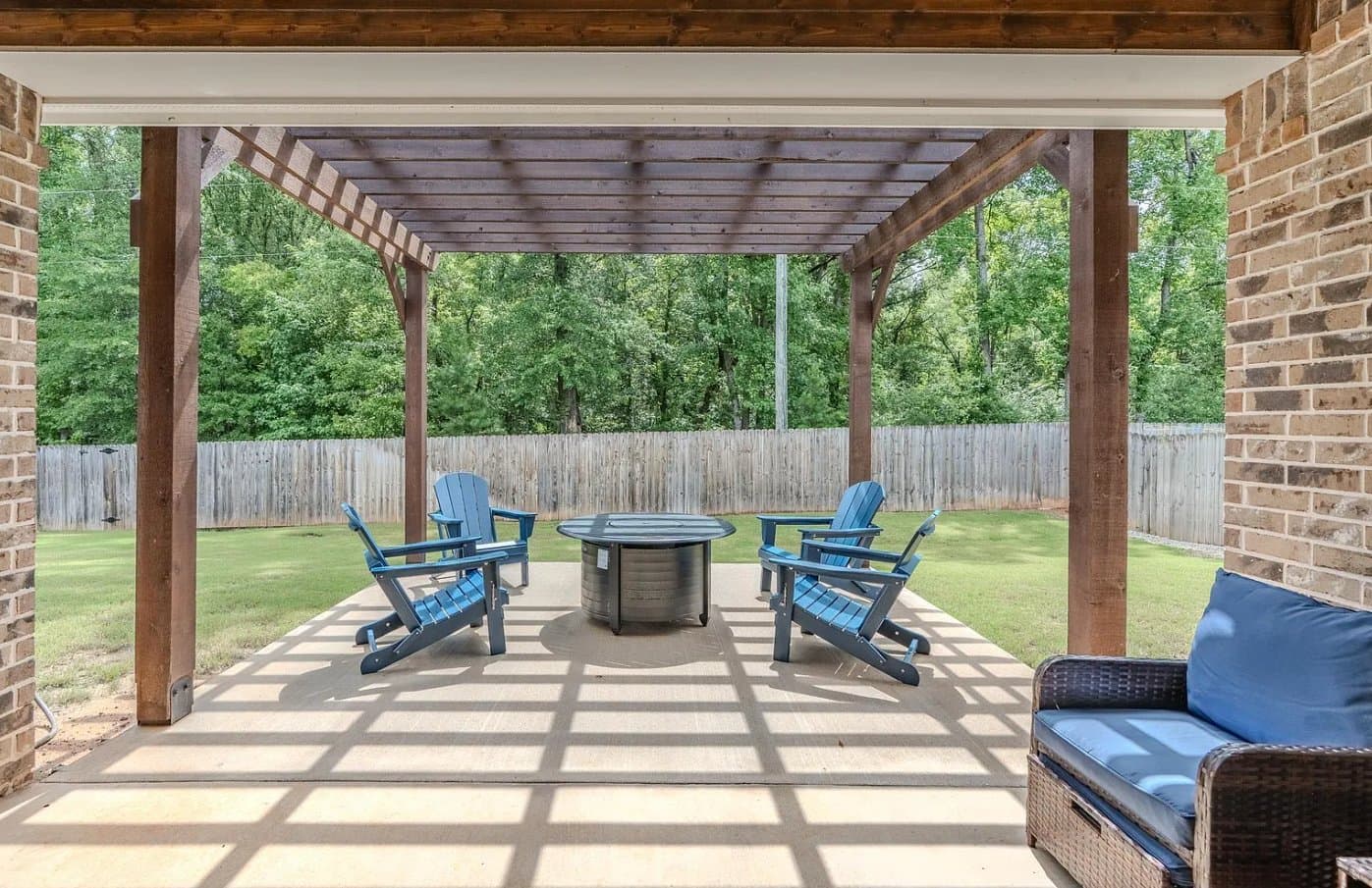 Whitehouse House: 807 Redwing Way