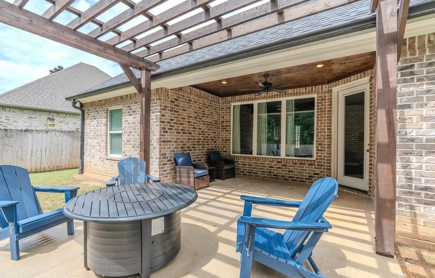 Whitehouse House: 807 Redwing Way
