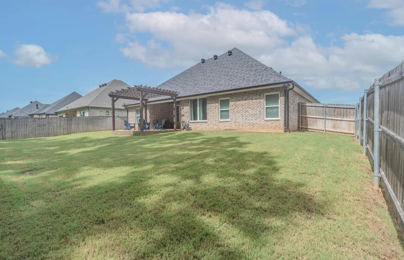Whitehouse House: 807 Redwing Way