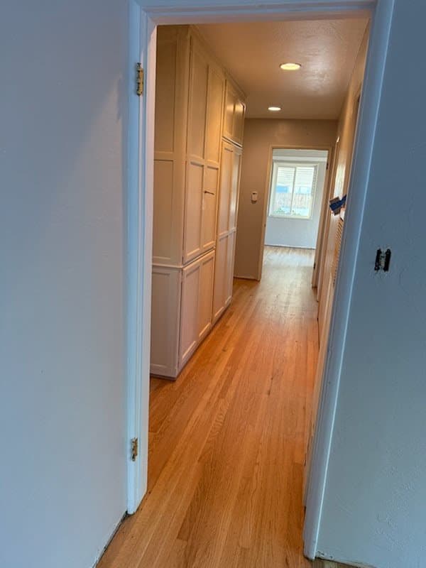 Long Beach House: 6261 E El Paseo St