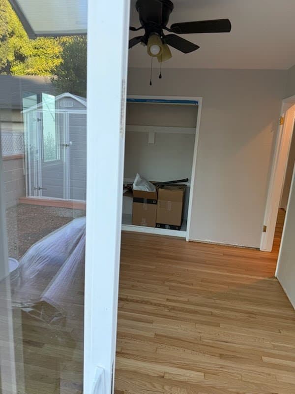 Long Beach House: 6261 E El Paseo St