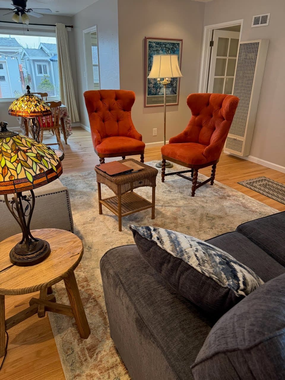 Long Beach House: 6261 E El Paseo St