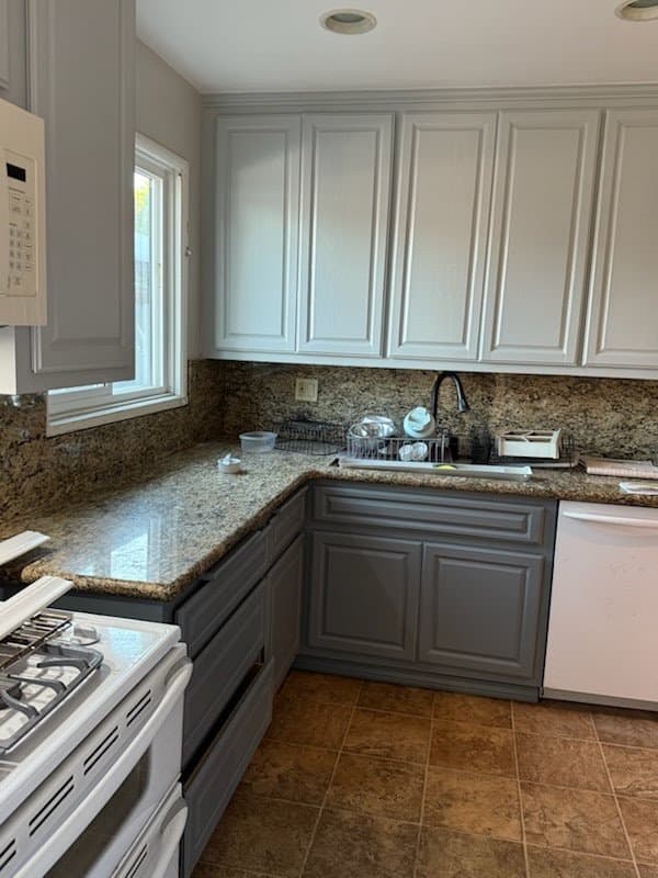 Long Beach House: 6261 E El Paseo St