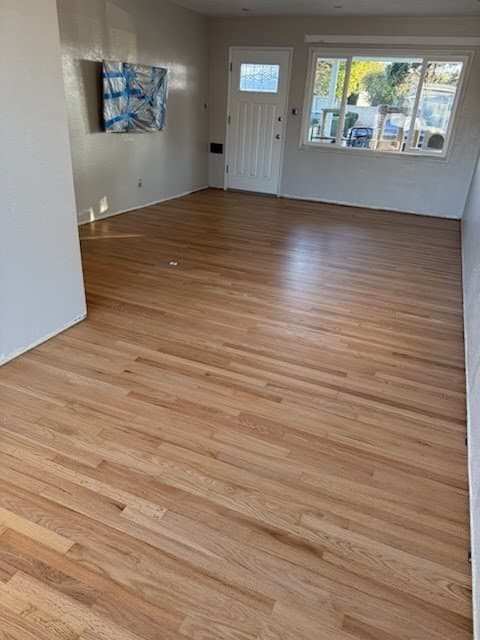 Long Beach House: 6261 E El Paseo St