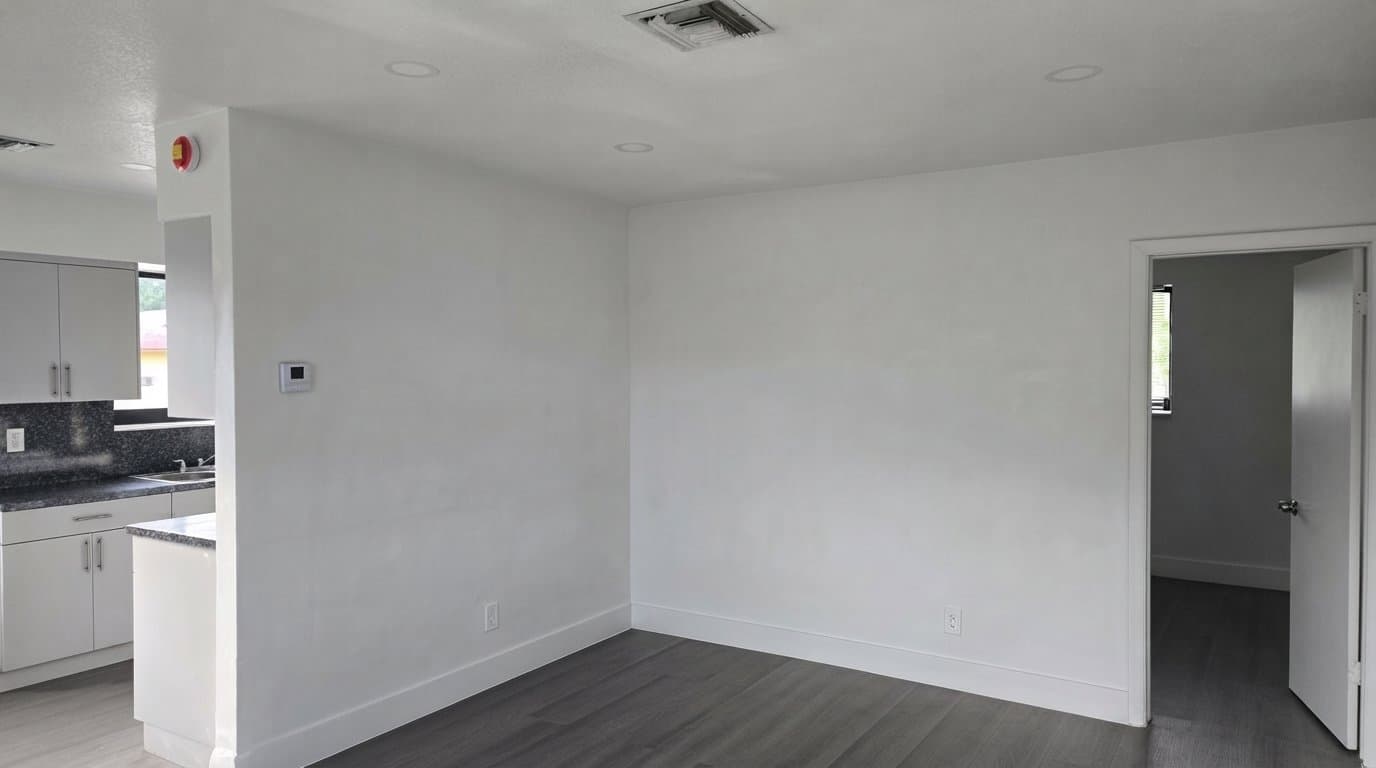 HOLLYWOOD Multiplex: 305 N 58th Ave
