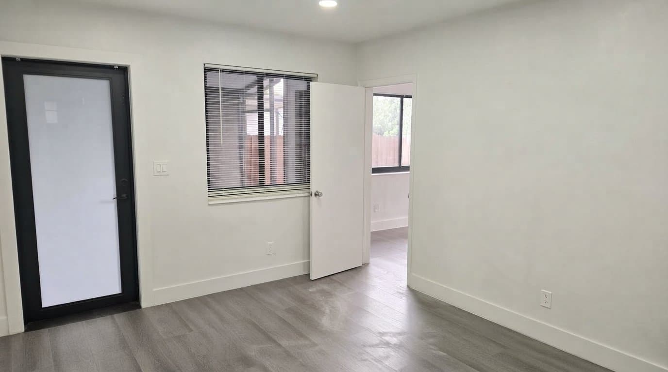 HOLLYWOOD Multiplex: 305 N 58th Ave