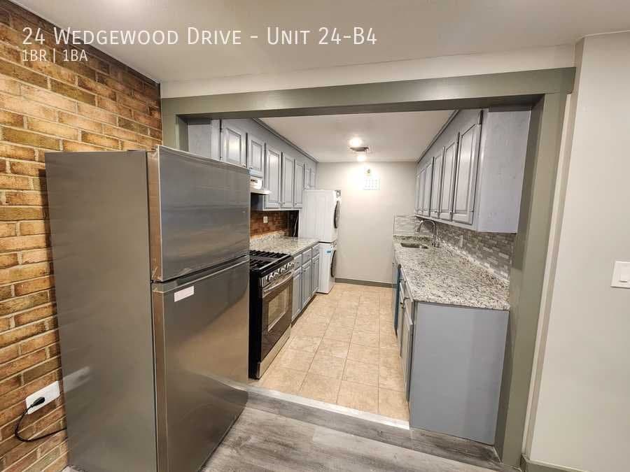 Bloomfield Apartment: 24 Wedgewood Drive