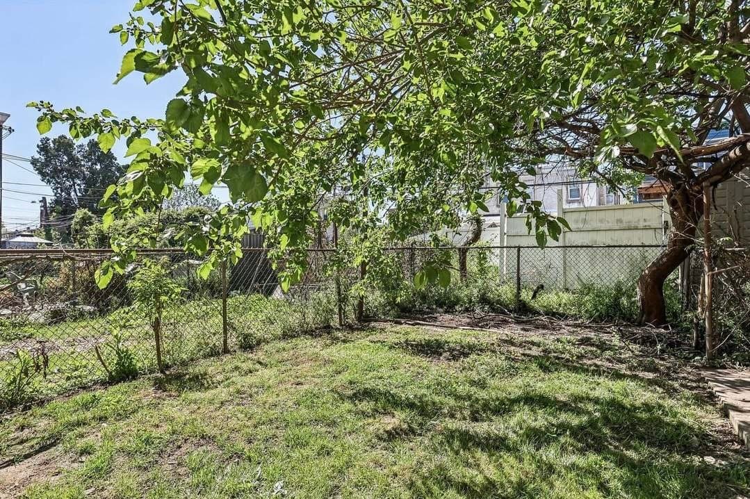 Philadelphia Townhome: 6620 Keystone St