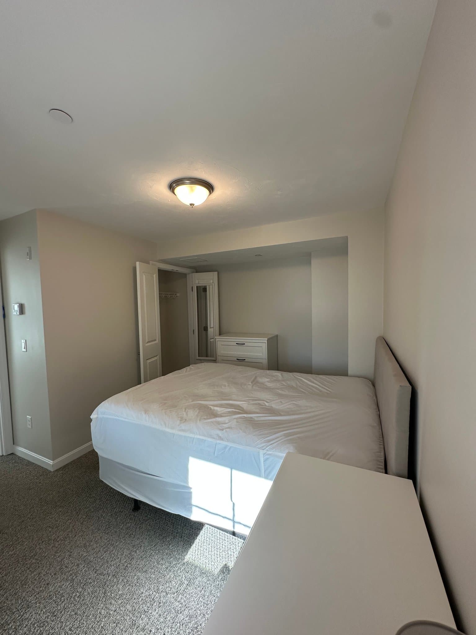 Plymouth Apartment: 687 State Rd