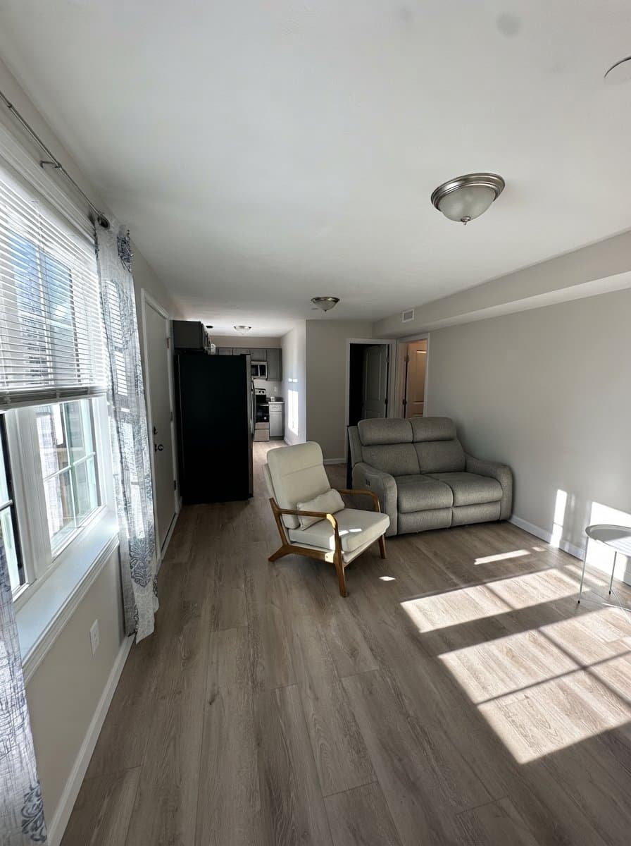 Plymouth Apartment: 687 State Rd