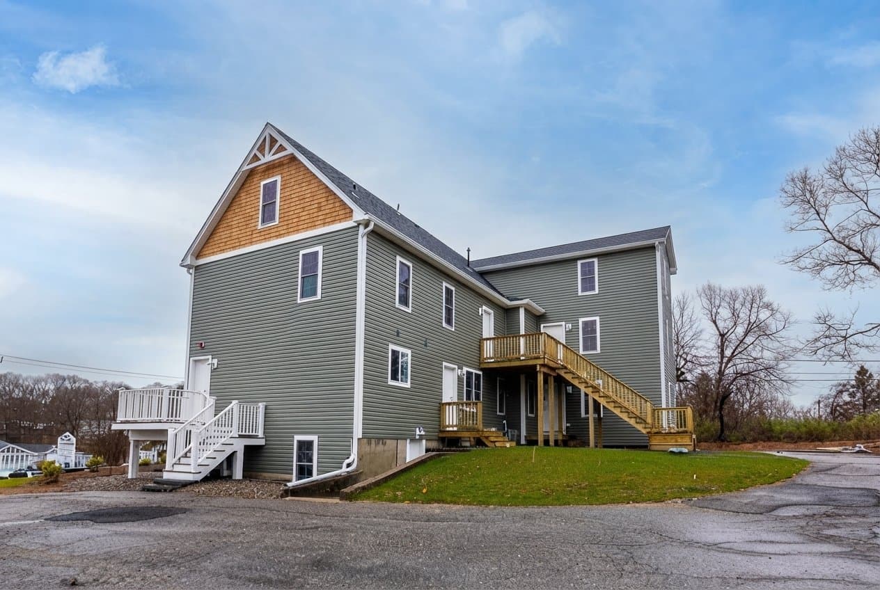 Plymouth Apartment: 687 State Rd