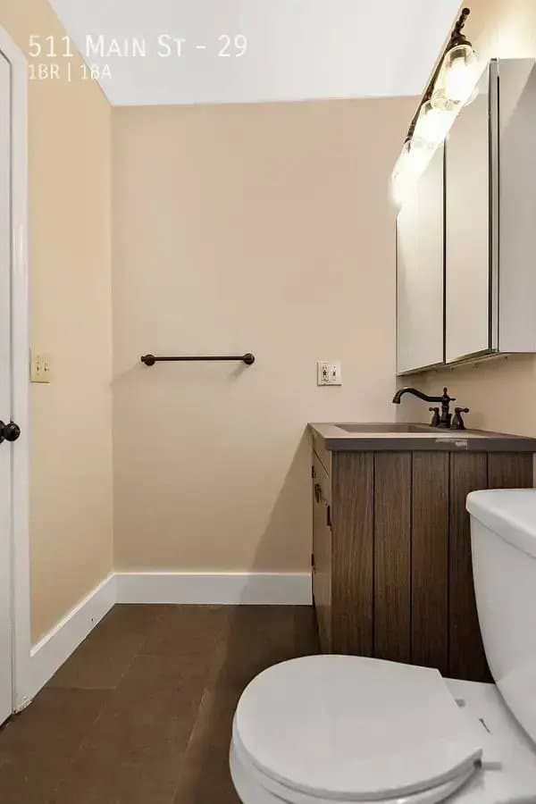 West Haven Apartment: 511 Main St
