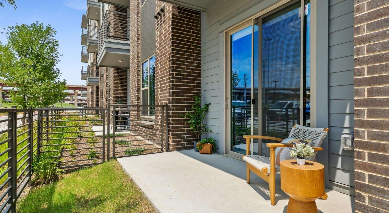 Irving Apartment: 100 W. Interstate Hwy 635