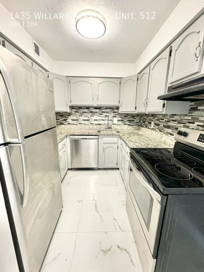 Newington Apartment: 1435 Willard Avenue