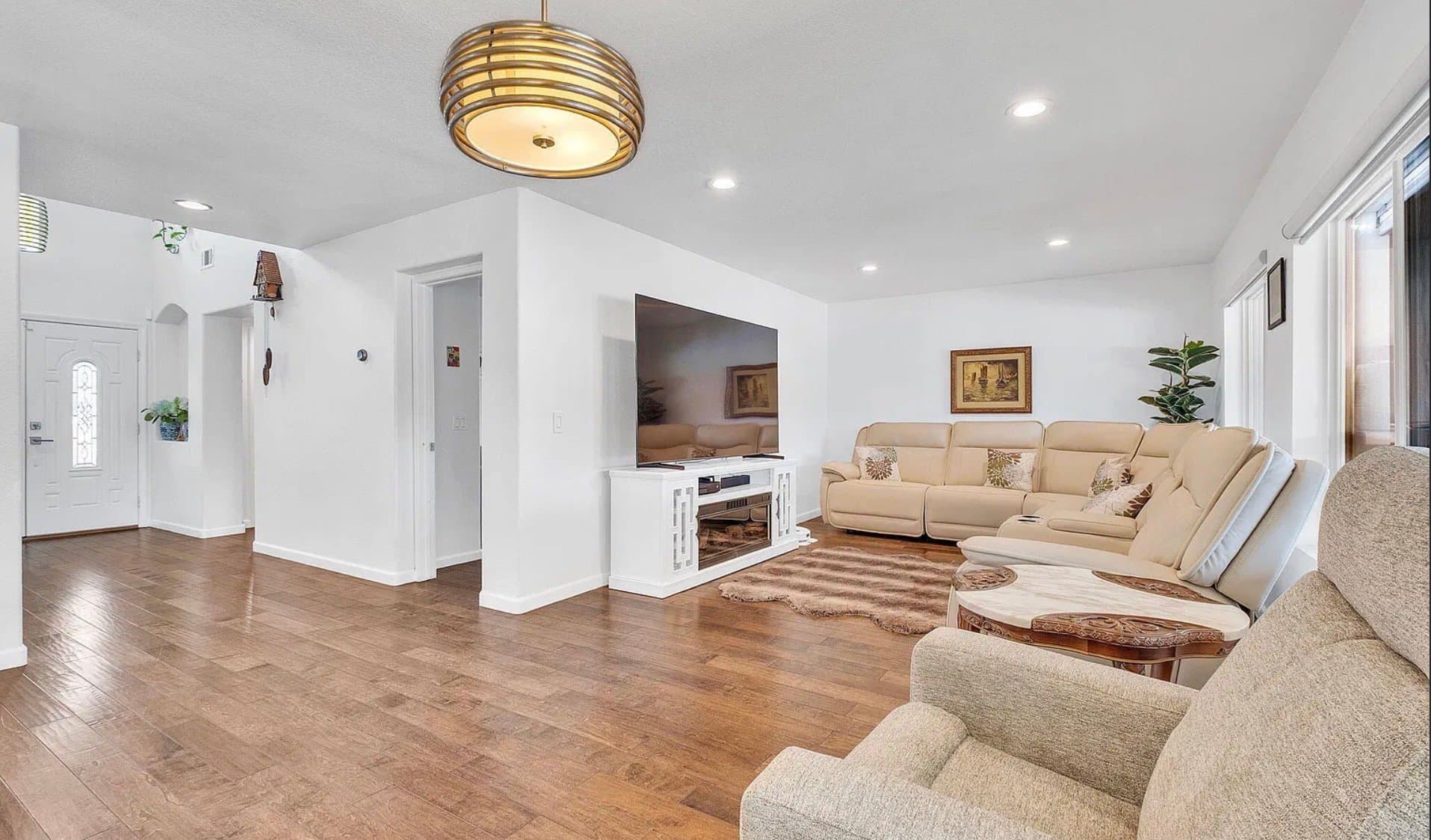 Palmdale House: 41004 Via Tranqilo