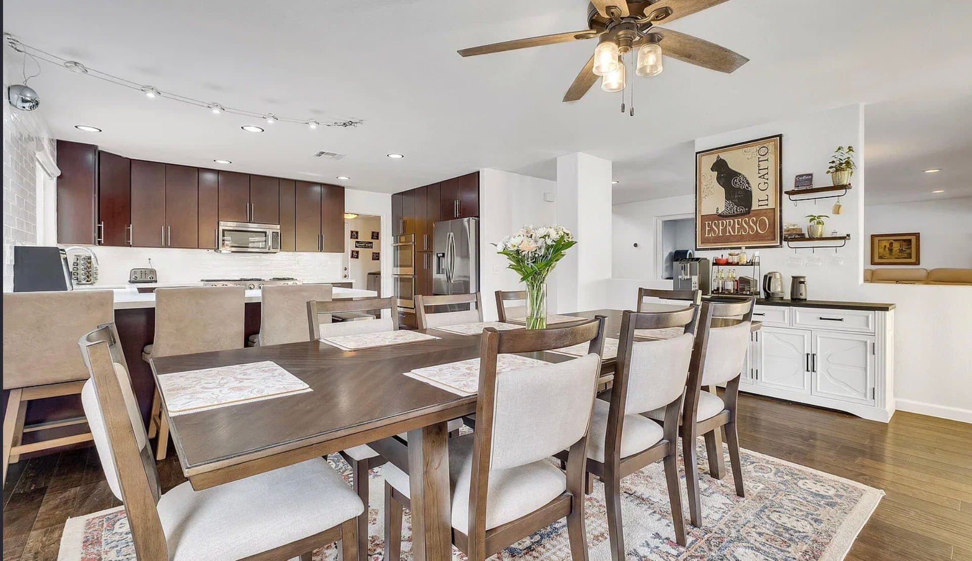 Palmdale House: 41004 Via Tranqilo