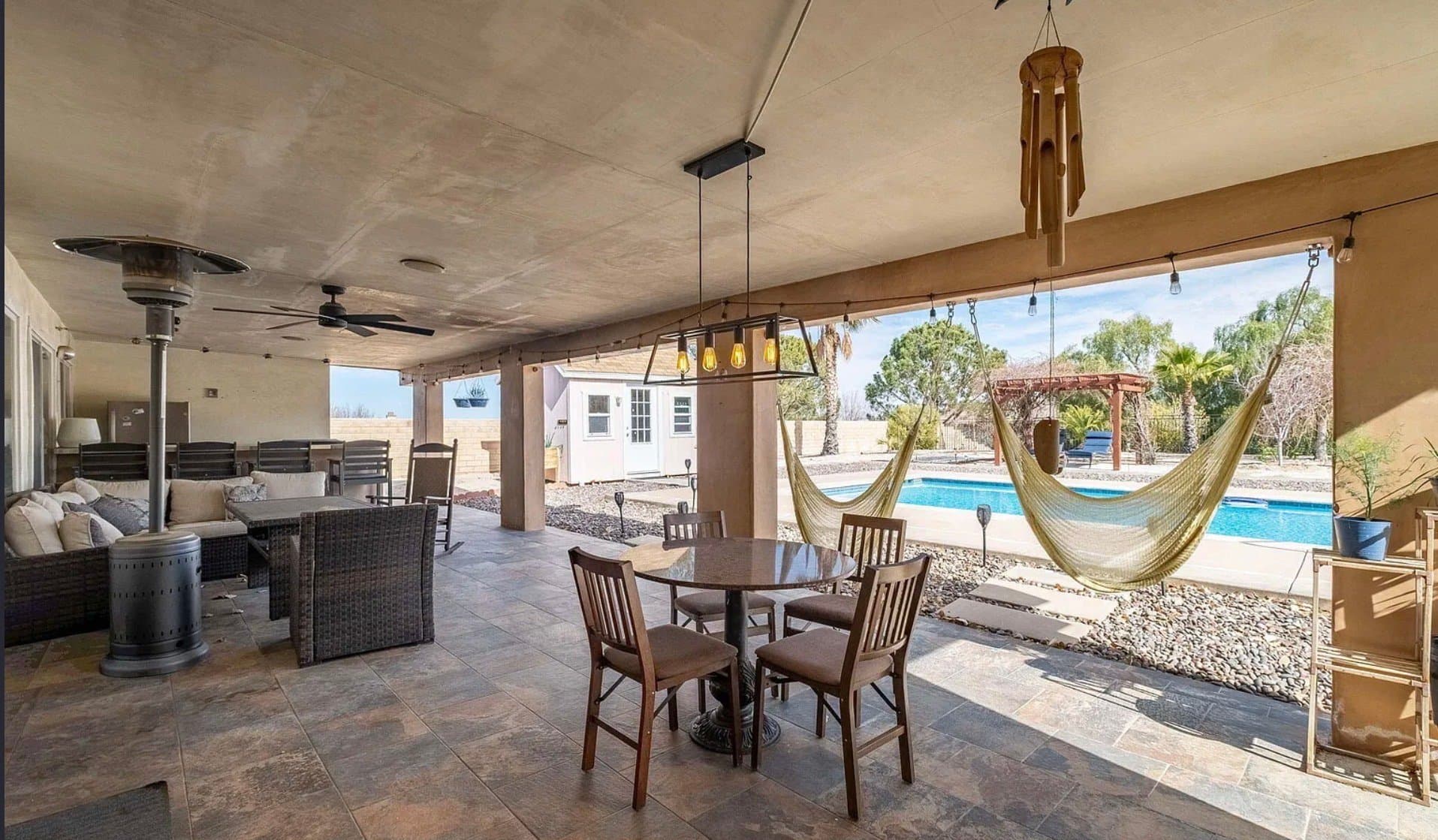 Palmdale House: 41004 Via Tranqilo
