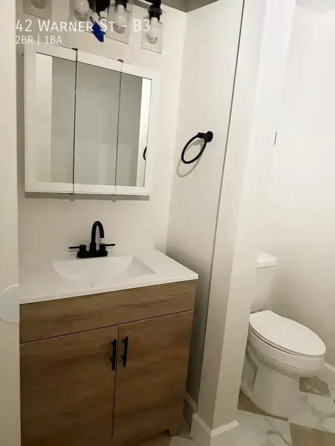 Hamden Apartment: 42 Warner St