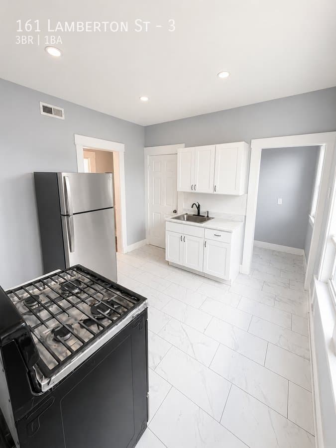 New Haven Apartment: 161 Lamberton St