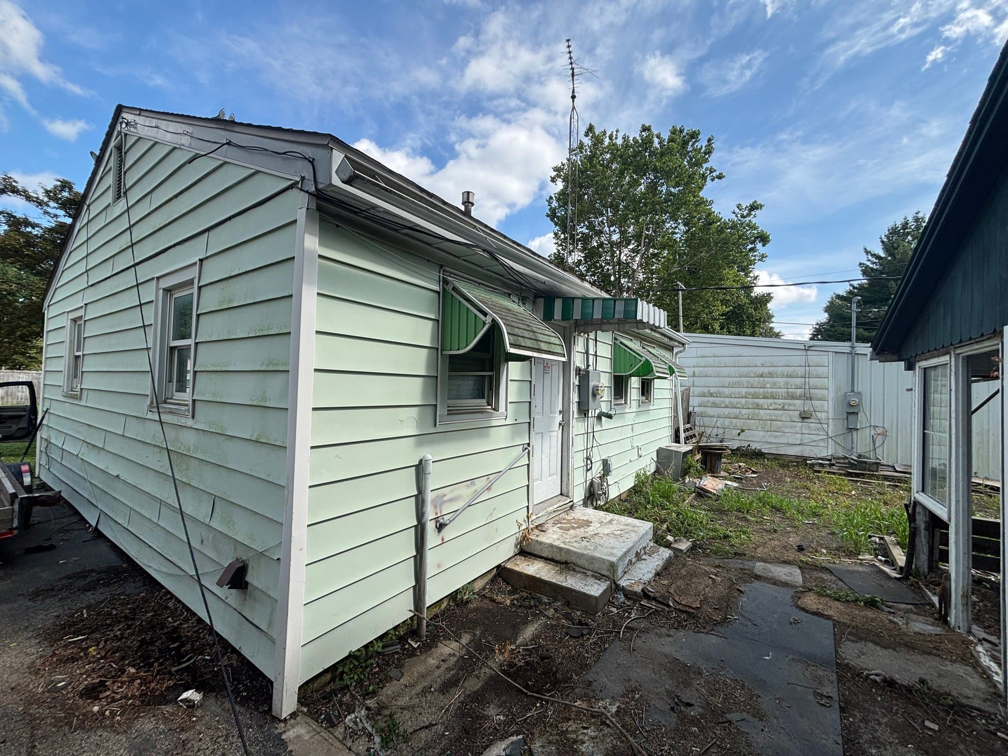 Springfield House: 905 N Wesley St.