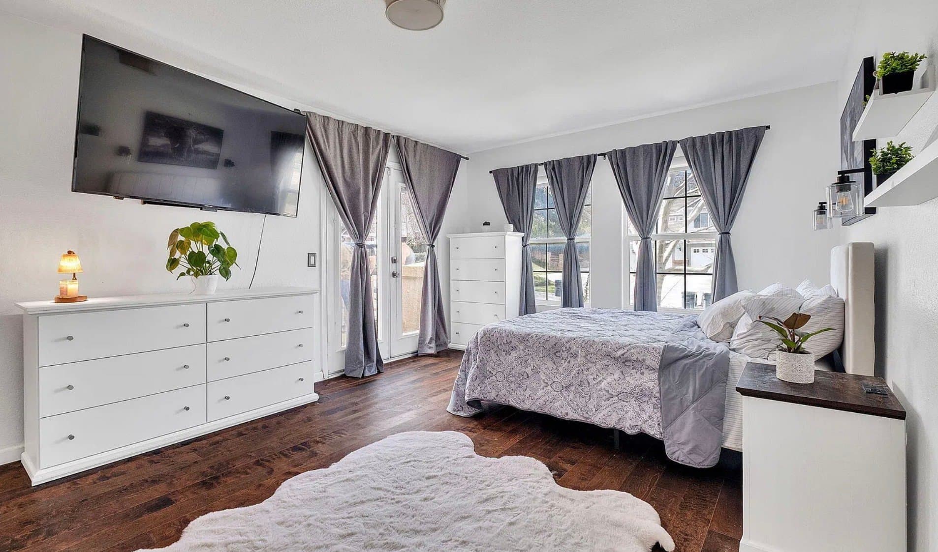 Palmdale House: 41004 Via Tranqilo