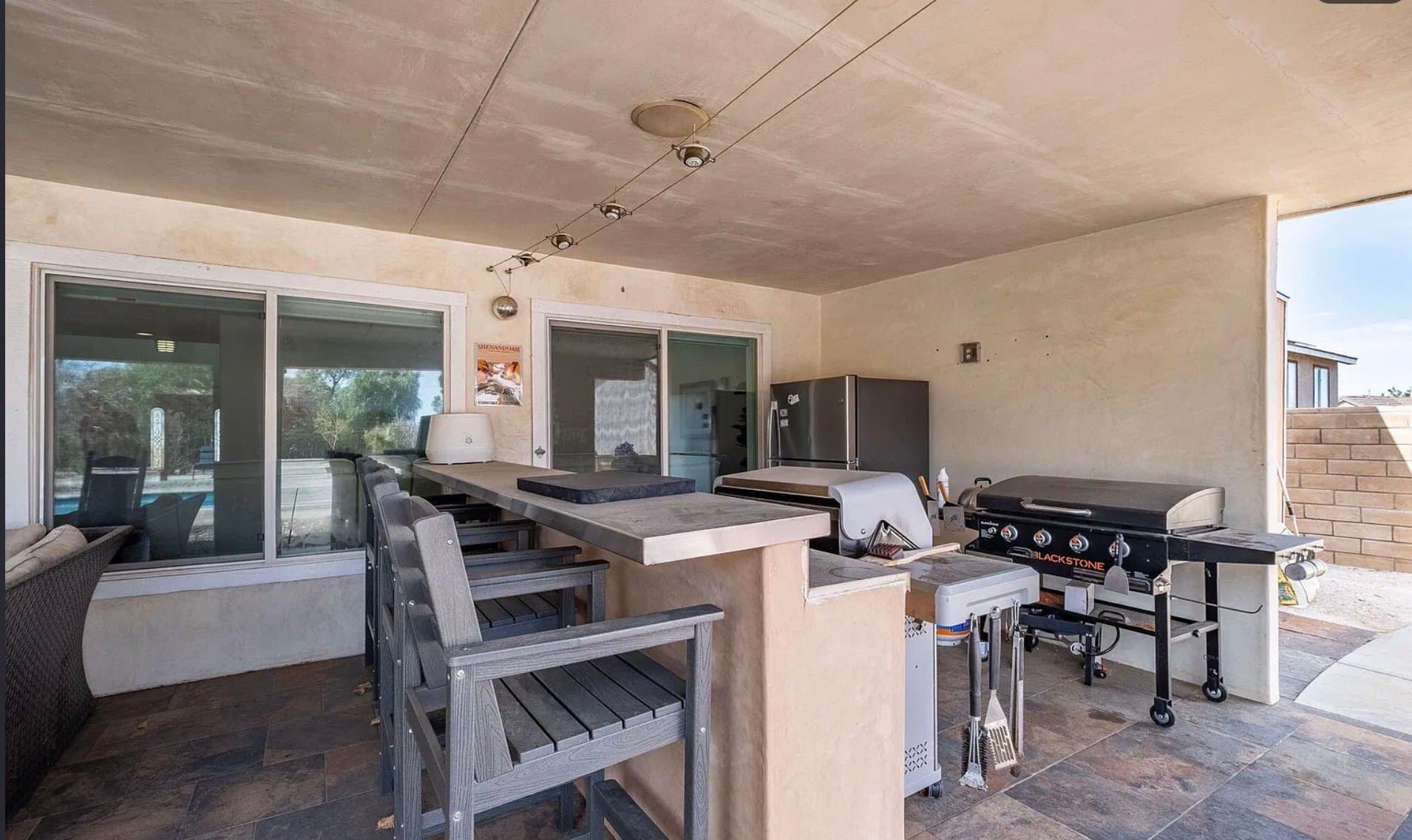 Palmdale House: 41004 Via Tranqilo