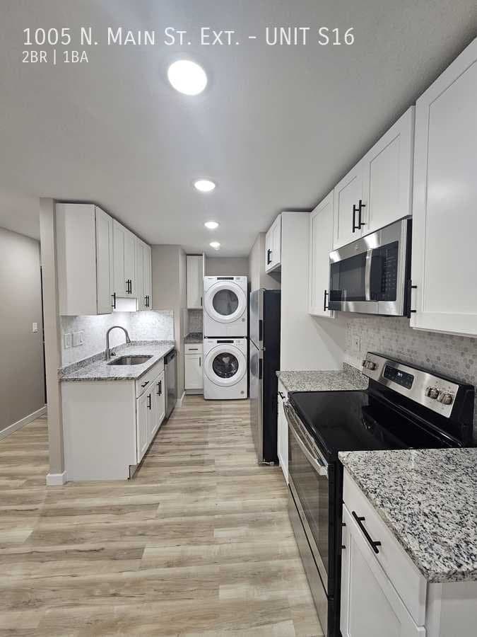 Wallingford Apartment: 1005 N. Main St. Ext.