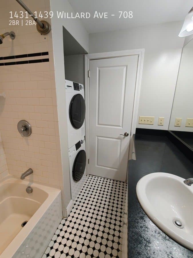 Newington Apartment: 1431-1439 Willard Ave