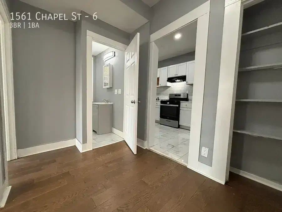 New Haven Apartment: 1561 Chapel St