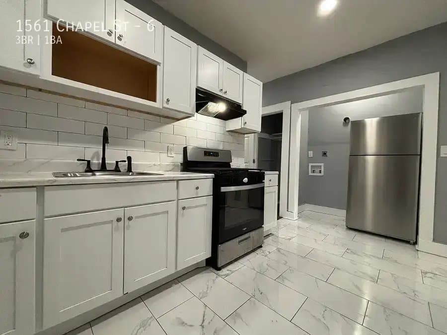 New Haven Apartment: 1561 Chapel St