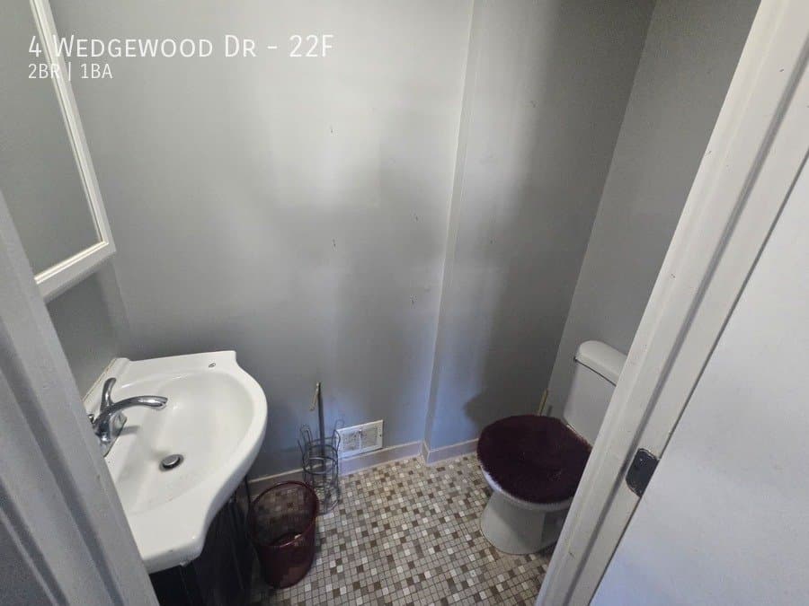 Bloomfield Apartment: 4 Wedgewood Dr