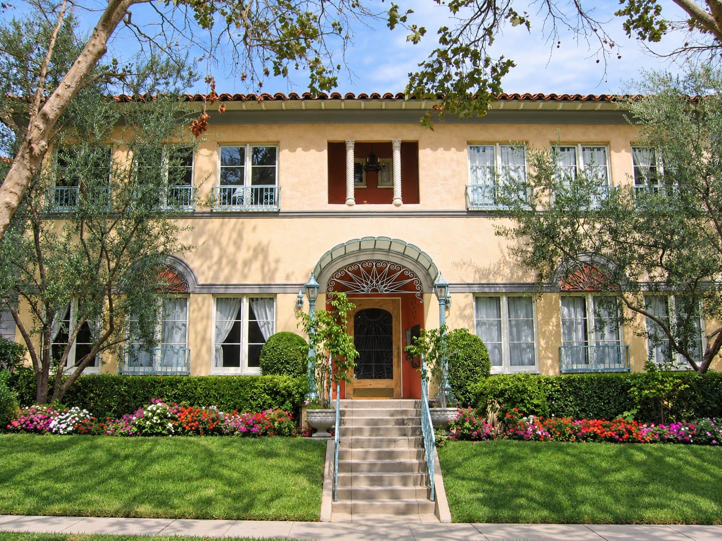 Los Angeles Apartment: 414 N Sycamore Ave