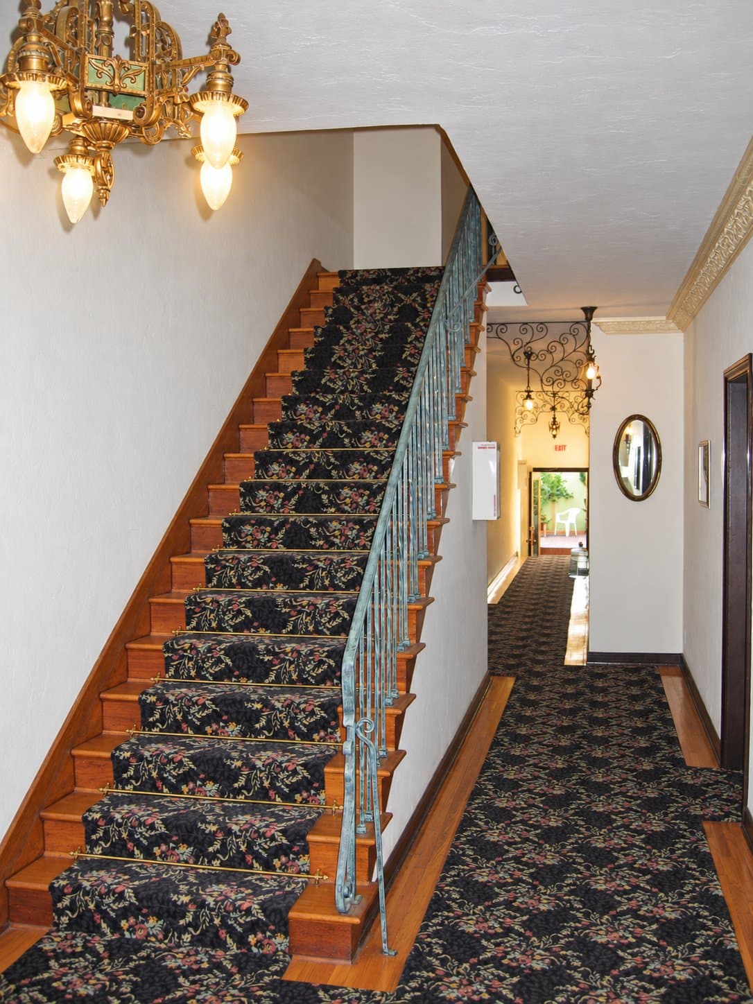 Los Angeles Apartment: 414 N Sycamore Ave