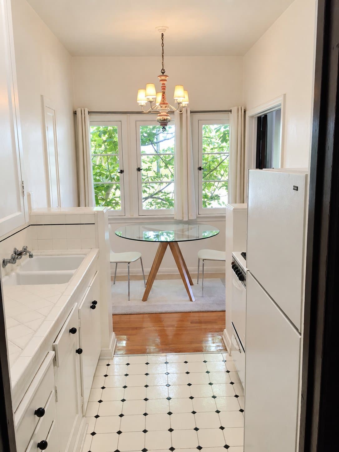Los Angeles Apartment: 414 N Sycamore Ave