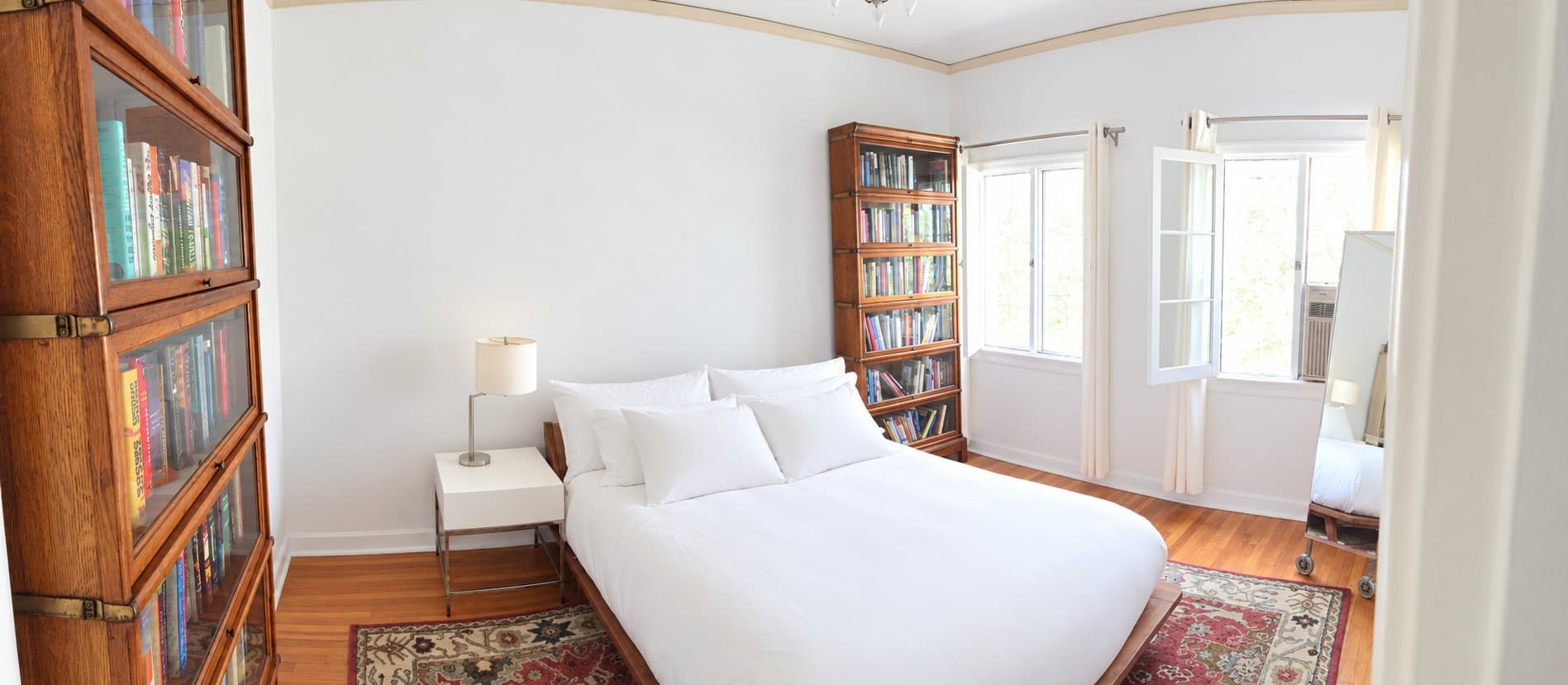 Los Angeles Apartment: 414 N Sycamore Ave